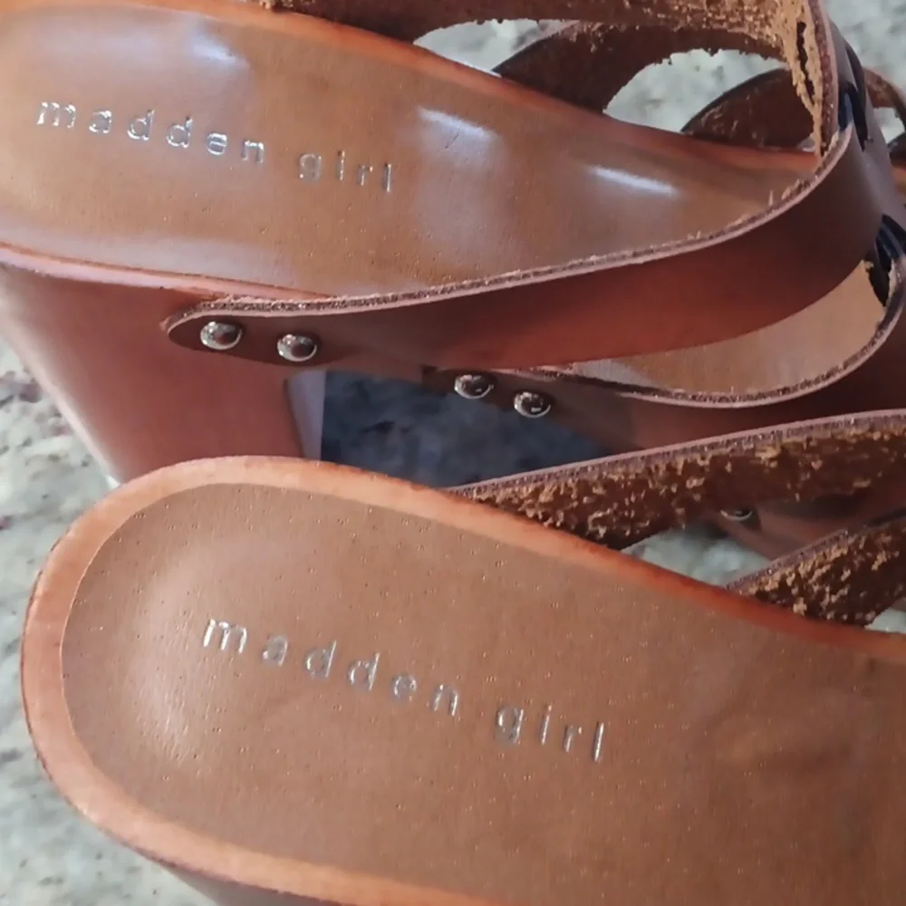 Shoes - Picture 2 of 4